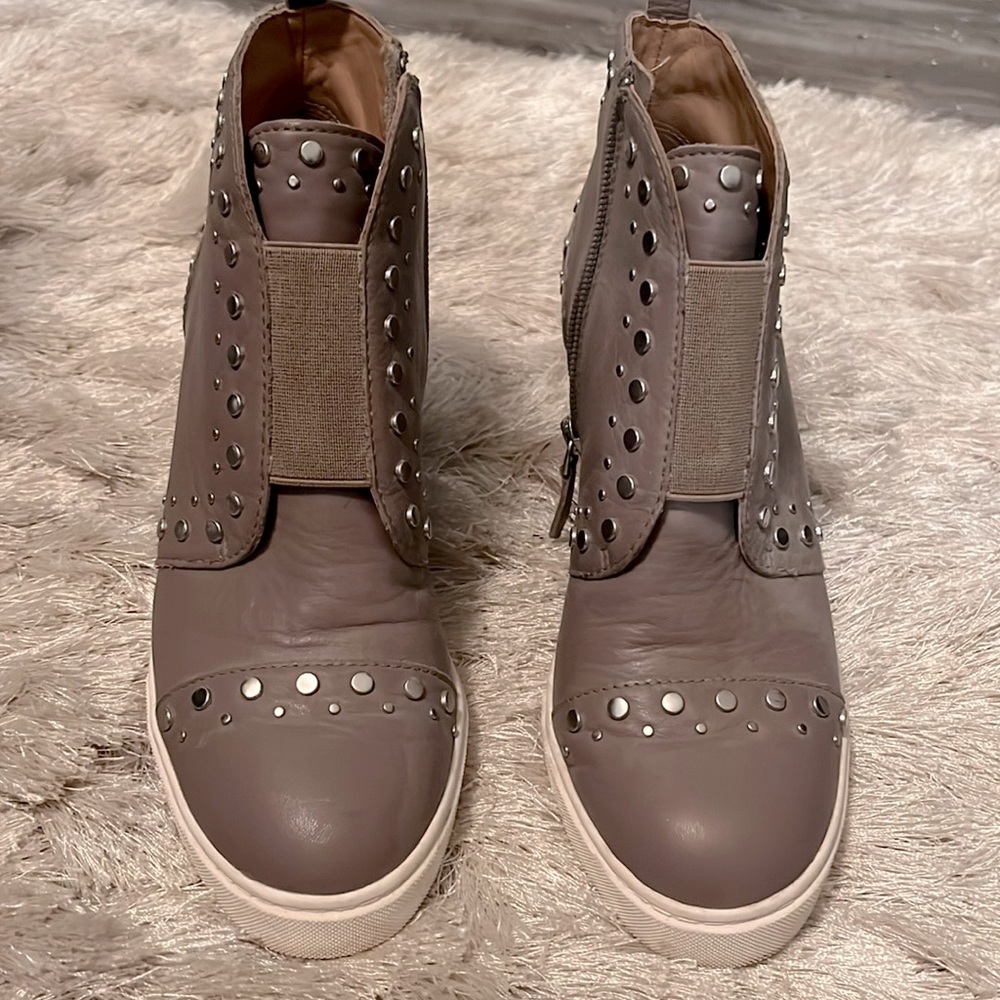 LINEA PAOLO STUDDED WEDGE BOOTIES SZ 6